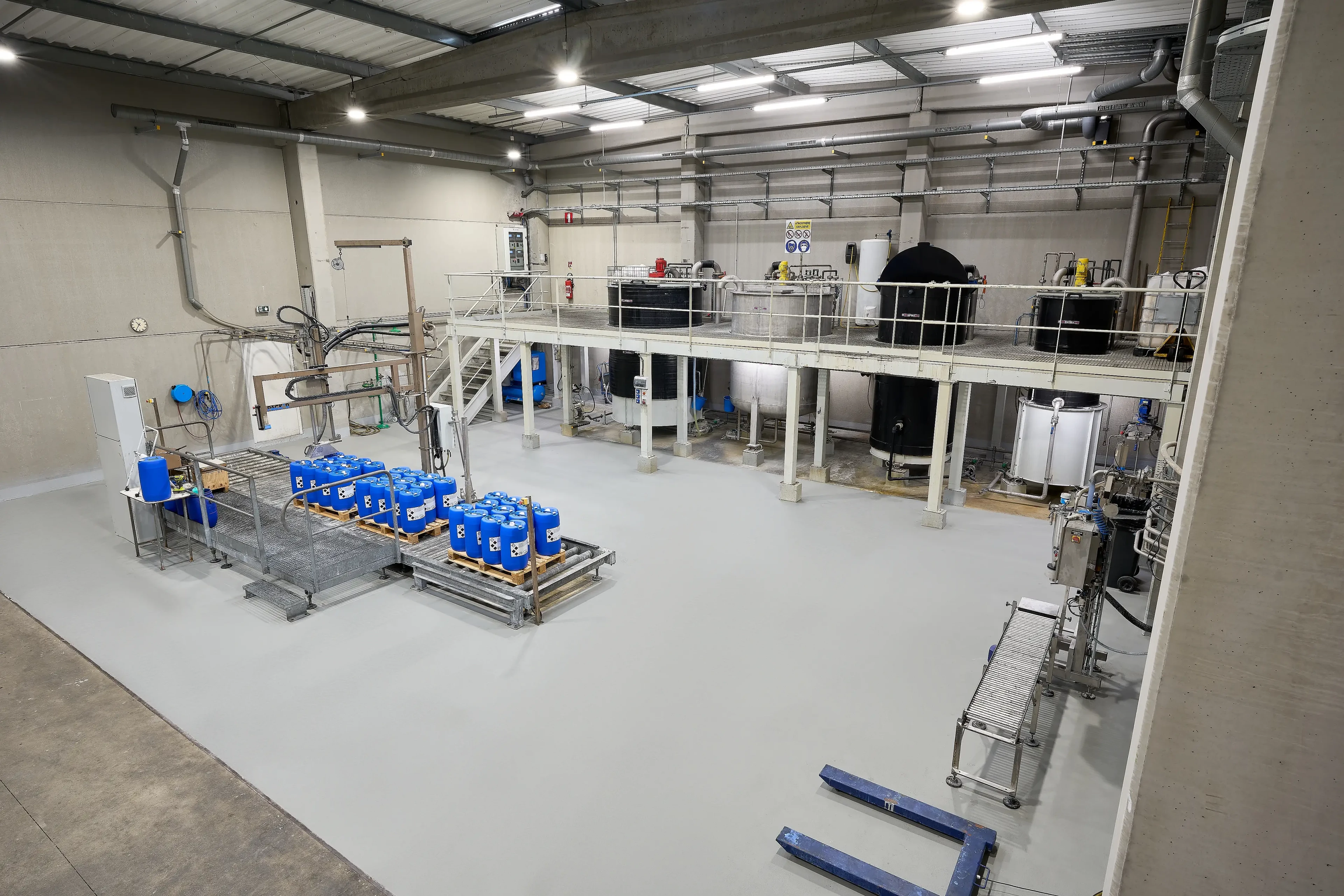 Gros plan sur le conditionnement de produits chimiques Corroban